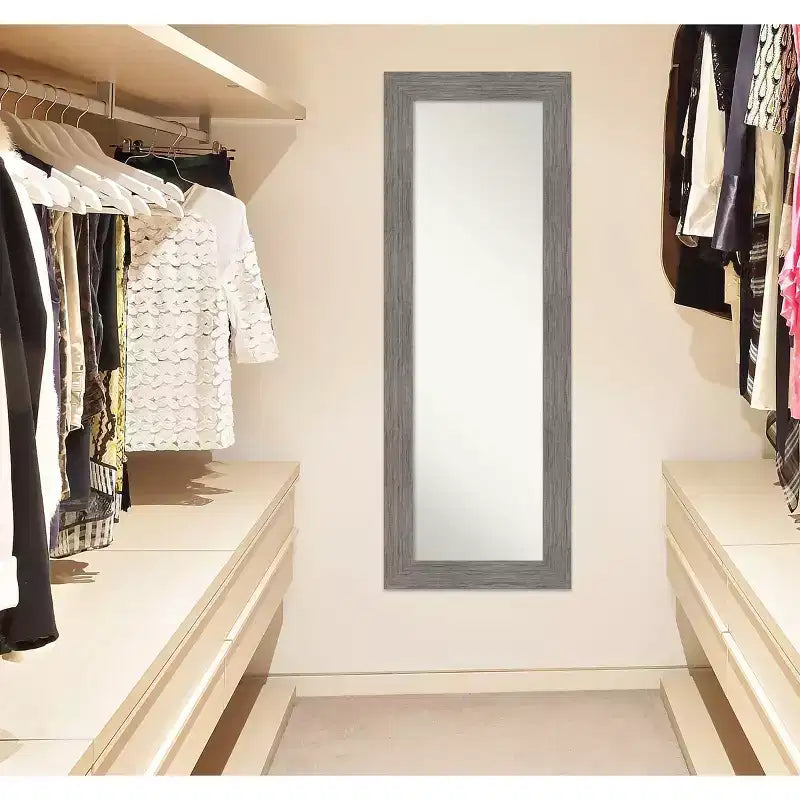 Miroir de porte Amanti Art 20" x 54" pleine longueur, gris à fines rayures, sans biseau : Rectangle moderne, cadre en polystyrène
