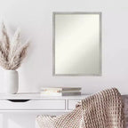 Miroir mural en bois blanc non biseauté à rainures, 19 po x 25 po - Amanti Art : Moderne rectangulaire, avec matériel de fixation