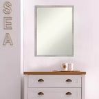 Miroir mural en bois blanc non biseauté à rainures, 19 po x 25 po - Amanti Art : Moderne rectangulaire, avec matériel de fixation