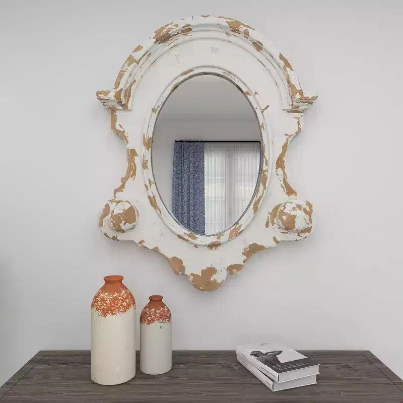 Miroir mural ovale sculpté Olivia & May en fibre de verre avec dessus cintré et finition vieillie blanche : cadre en résine, aucun assemblage requis