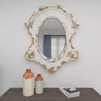 Miroir mural ovale sculpté Olivia & May en fibre de verre avec dessus cintré et finition vieillie blanche : cadre en résine, aucun assemblage requis