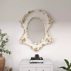 Miroir mural ovale sculpté Olivia & May en fibre de verre avec dessus cintré et finition vieillie blanche : cadre en résine, aucun assemblage requis