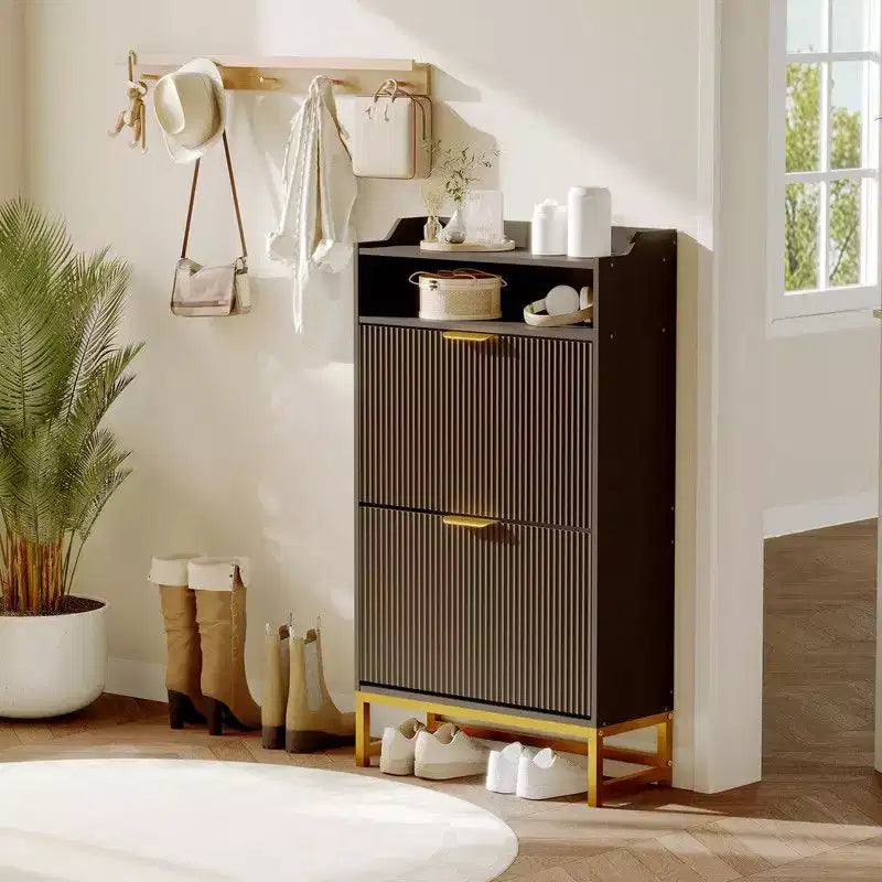 Meuble de rangement pour chaussures cannelé pour entrée, armoire à chaussures étroite en bois de 23,5 pouces avec 2 tiroirs basculants, étagère ouverte et pieds métalliques robustes