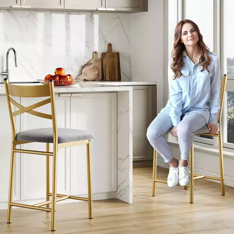 Lot de 4 tabourets de bar, tabourets de bar hauteur comptoir avec assise rembourrée en PU, chaises de bar de cuisine avec cadre en métal de 66 cm avec dossier en X et repose-pieds