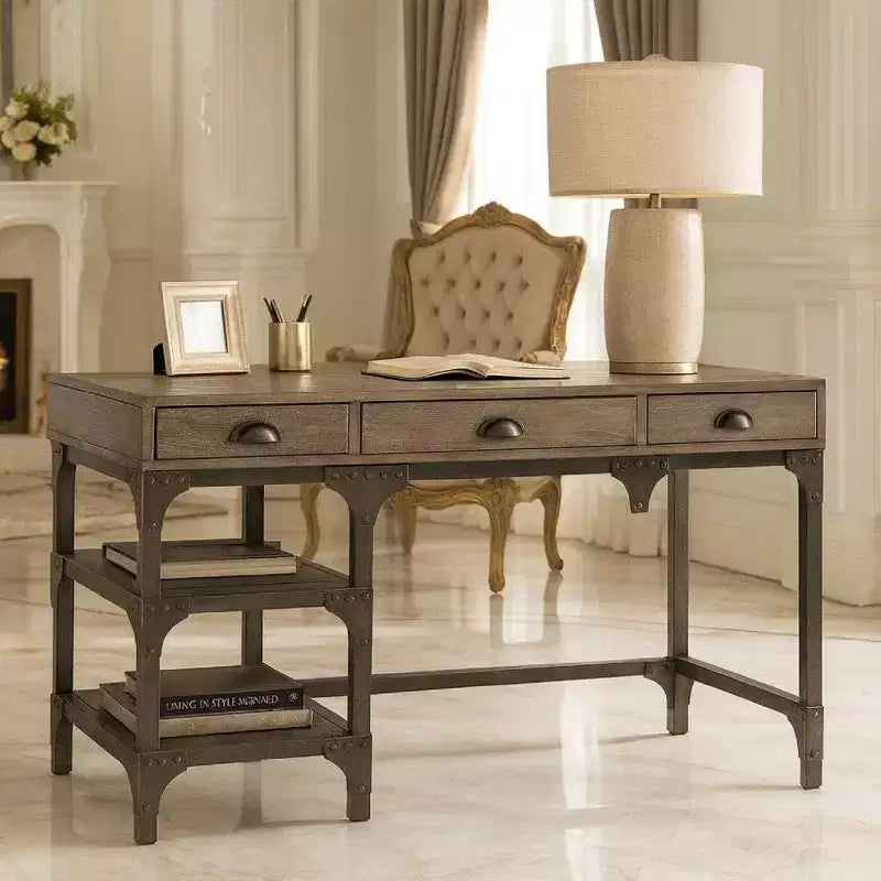 Bureau Royal Hampton en bois et métal avec trois tiroirs et deux étagères latérales, Chêne marron et gris