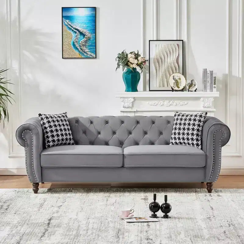Canapé Chesterfield 3 places de style Mid-Century avec garniture cloutée, accoudoirs roulés et cadre en bois, canapé en velours pour salon, lounge - Panipeachy