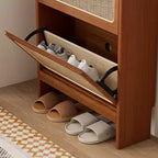 Meuble à chaussures TUYOHW en noyer et rotin avec 3 tiroirs basculants et panneau perforé, meuble de rangement étroit de 65 cm de haut pour entrée avec dispositif anti-basculement