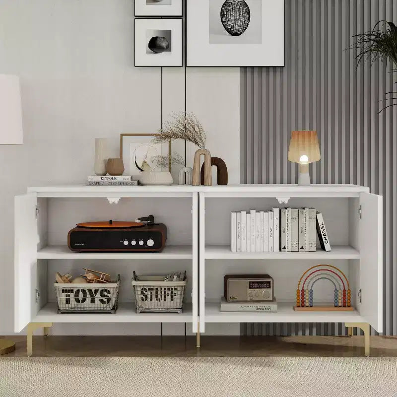 Bahut Buffet Moderne Blanc de 60 po, Enfilade en Bois à 4 Portes avec Texture de Paume Sculptée 3D et Pieds Dorés - Panipeachy