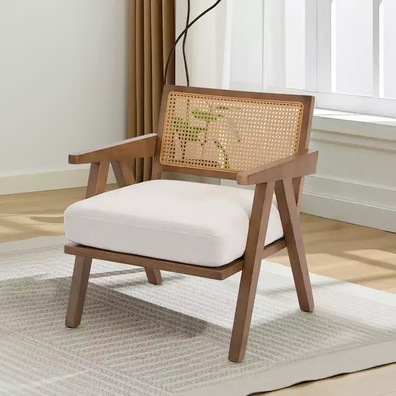 Fauteuil de ferme en bois avec accoudoirs, dossier en rotin et coussin en lin pour salon, chambre à coucher