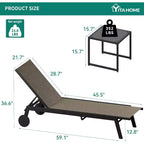 Lot de 2 chaises longues de patio Acekool avec table d'appoint, ensemble de chaises longues d'extérieur inclinables réglables avec roues, pour piscine, jardin, cour, marron