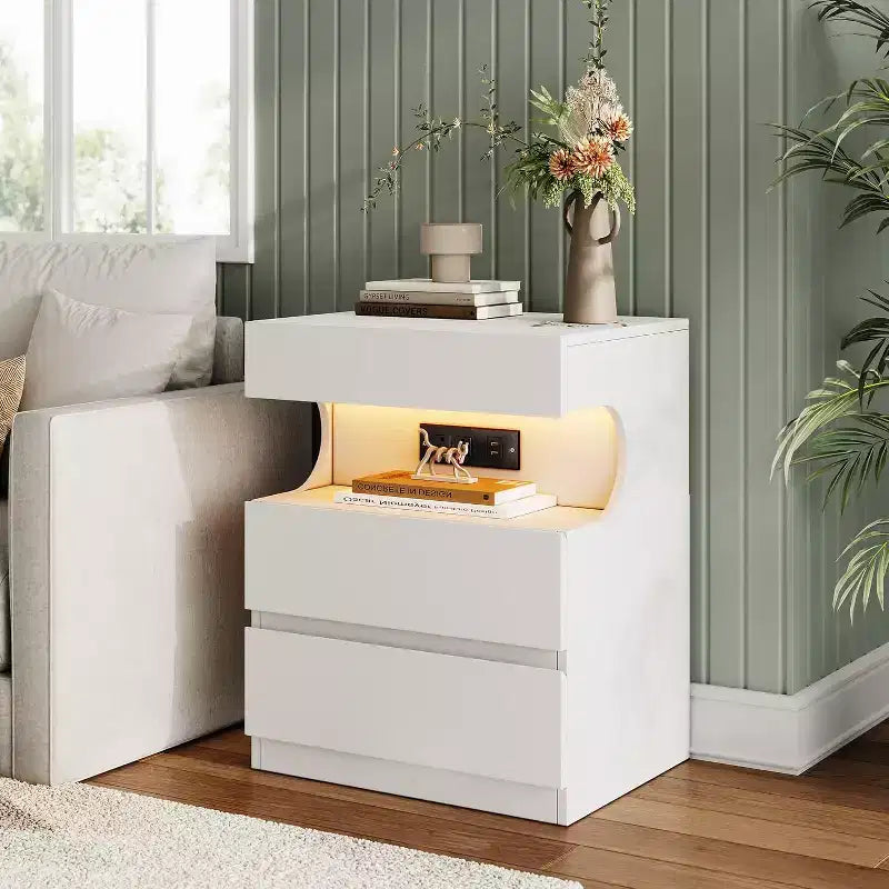 Table de chevet LED intelligente avec contrôle par application | 3 tiroirs et étagère en U | Station de charge USB/CA | Table de chevet moderne blanche pour chambre à coucher