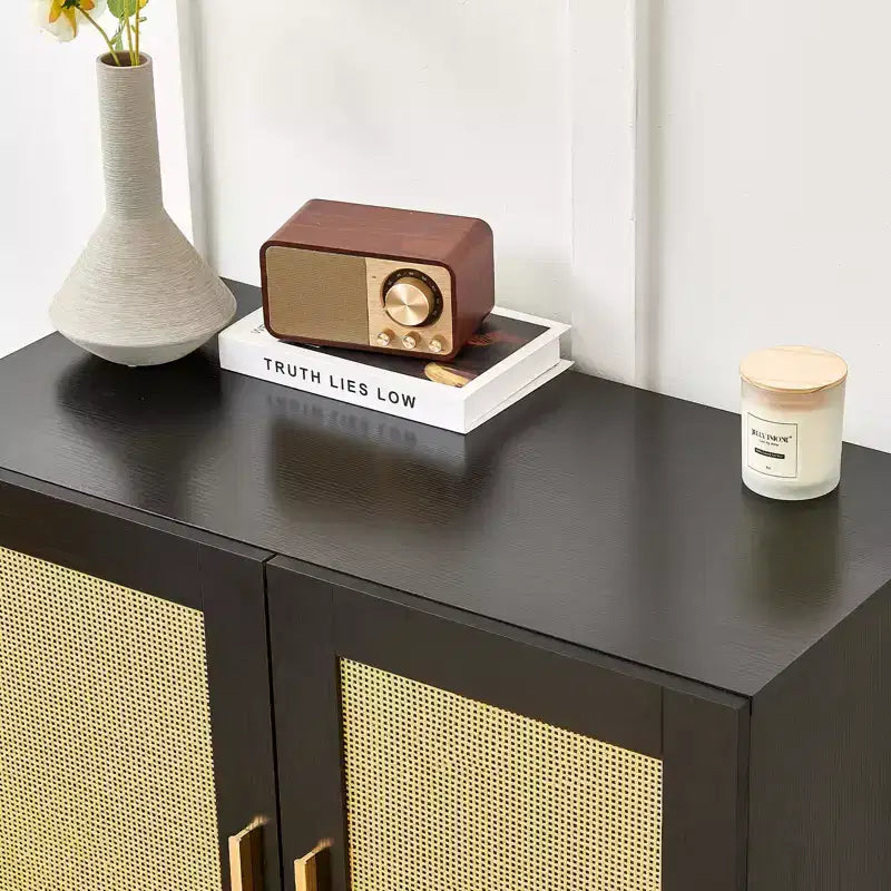 JVNOXK Buffet avec portes en rotin naturel et étagères réglables Meuble de rangement en rotin pour chambres et salons Noir