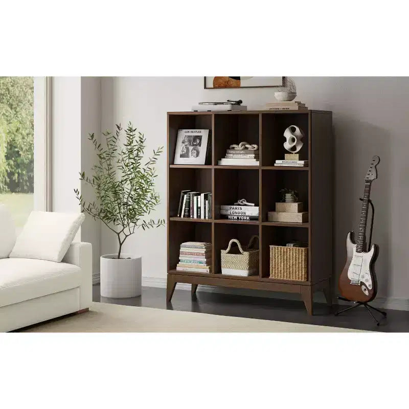 Meuble de rangement Pearson en BOIS MASSIF de style Mid-Century Moderne, 9 cubes, 52 pouces x 42 pouces, en noyer brun