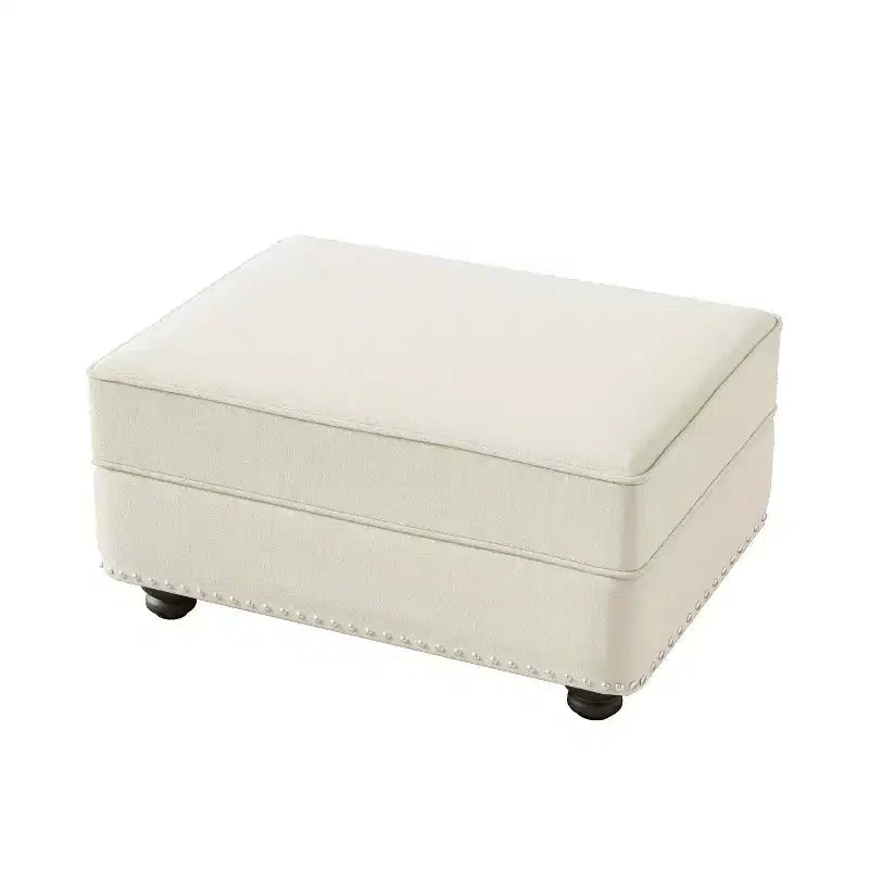 Pouf rembourré en velours Eloise de GDFStudio avec garniture cloutée