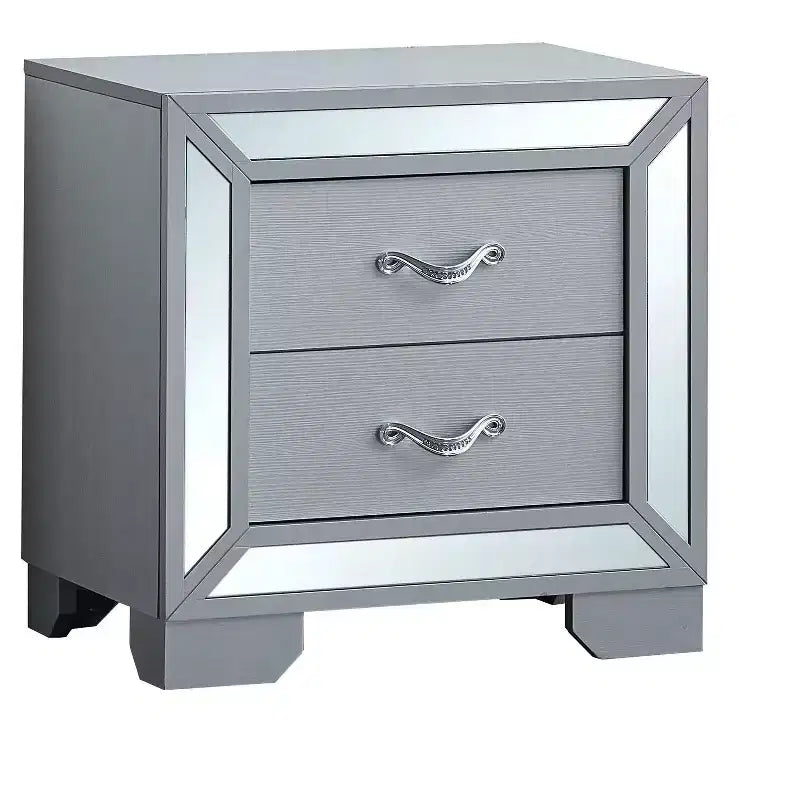 Table de chevet Passion Furniture Murry Silver 2 tiroirs de 61 cm de largeur