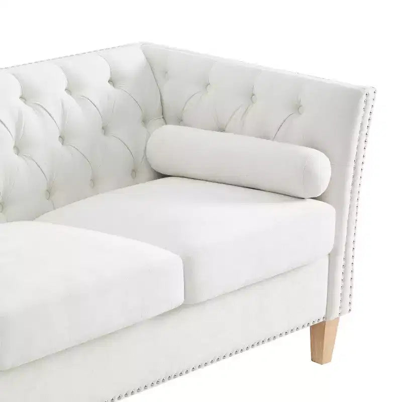 Canapé 3 places matelassé Cloud avec 2 oreillers, garniture cloutée et pieds en bois massif, Beige - ModernLuxe