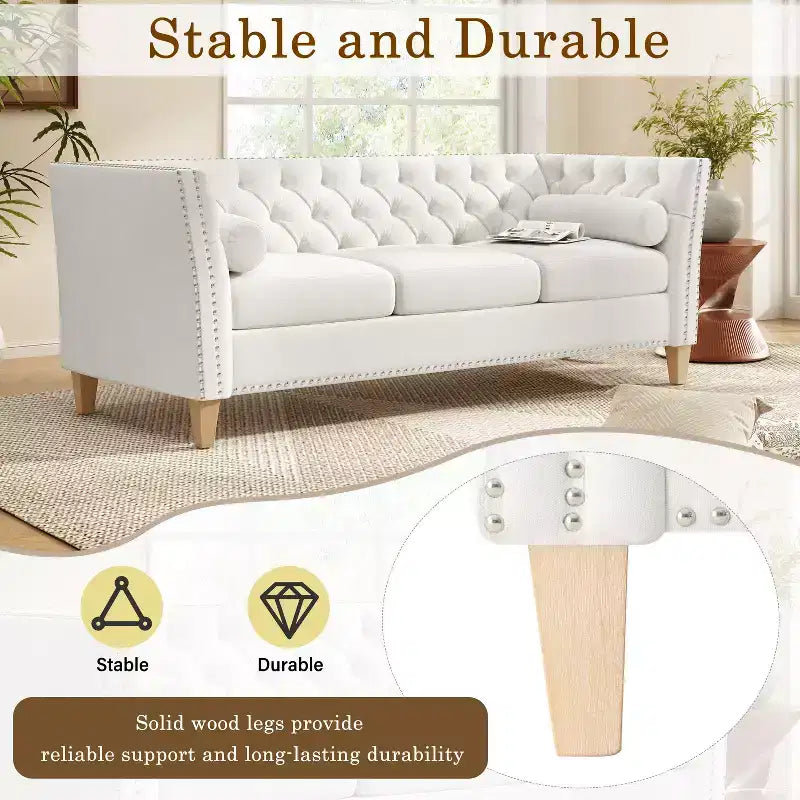 Canapé 3 places matelassé Cloud avec 2 oreillers, garniture cloutée et pieds en bois massif, Beige - ModernLuxe