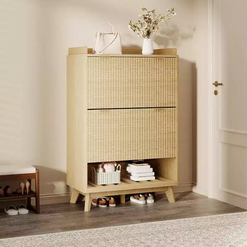 Meuble à chaussures encastrable étroit de 122 cm avec étagère inférieure ouverte, deux tiroirs basculants, des étagères réglables et un design incurvé.
