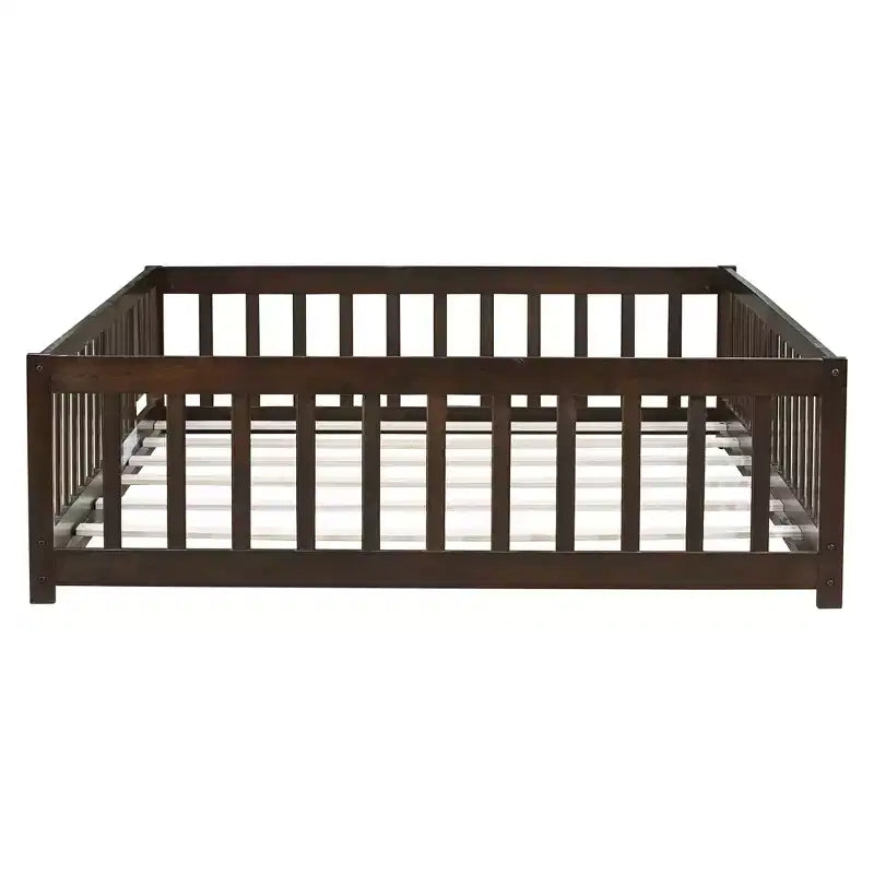 Lit au sol Montessori pleine grandeur Bellemave avec clôture et porte, lit bas en bois pour enfants avec barrières de sécurité, en bois d'hévéa massif, assemblage facile