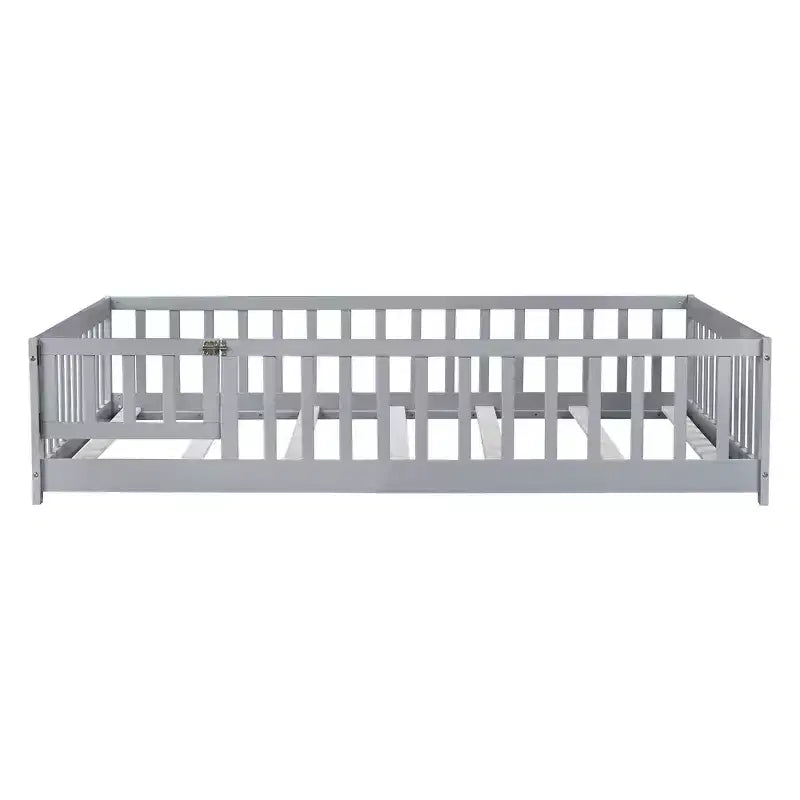 Lit au sol Montessori pleine grandeur Bellemave avec clôture et porte, lit bas en bois pour enfants avec barrières de sécurité, en bois d'hévéa massif, assemblage facile
