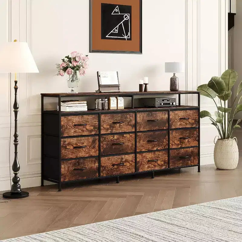 Commode longue de 63 po pour salon, commode en tissu à 12 tiroirs pour chambre à coucher, commode avec étagères ouvertes