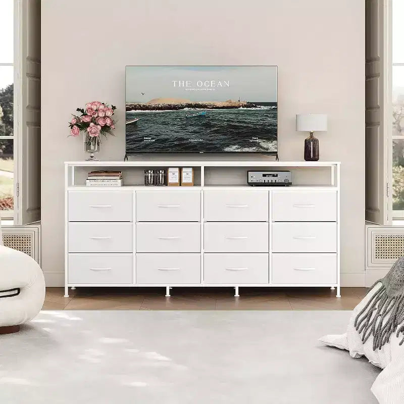 Commode longue de 63 po pour salon, commode en tissu à 12 tiroirs pour chambre à coucher, commode avec étagères ouvertes