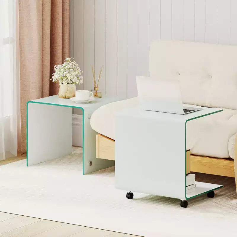 Costway Table d'appoint en C 1/2 pièce avec étagère à 2 niveaux, 4 roulettes pivotantes verrouillables pour salon transparent/blanc
