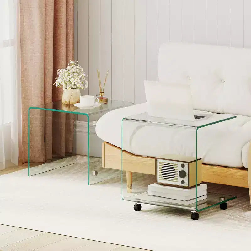 Costway Table d'appoint en C 1/2 pièce avec étagère à 2 niveaux, 4 roulettes pivotantes verrouillables pour salon transparent/blanc