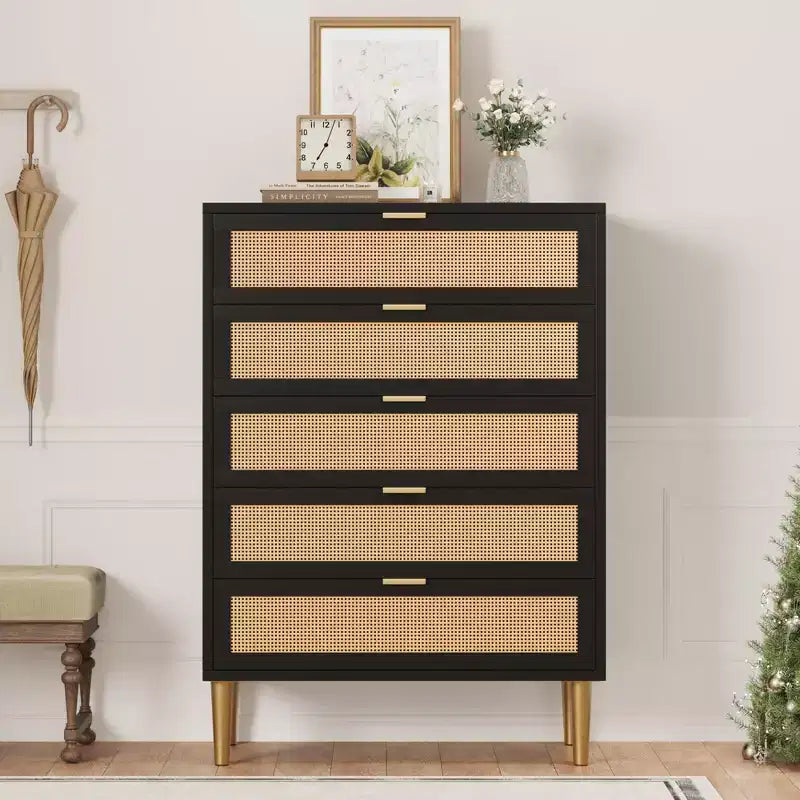 Acekool Commode à 5 tiroirs en rotin avec pieds dorés, meuble haut pour chambre et salon