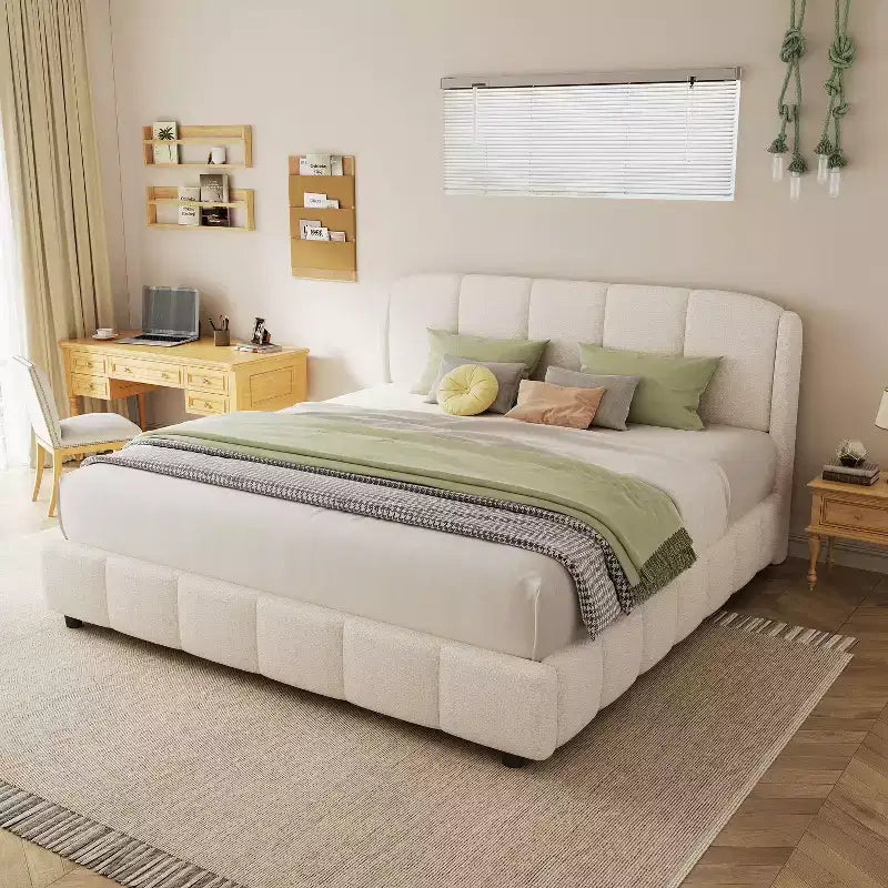 Cadre de lit plateforme rembourré Queen/King Size avec tête de lit moelleuse, forme incurvée, beige - ModernLuxe