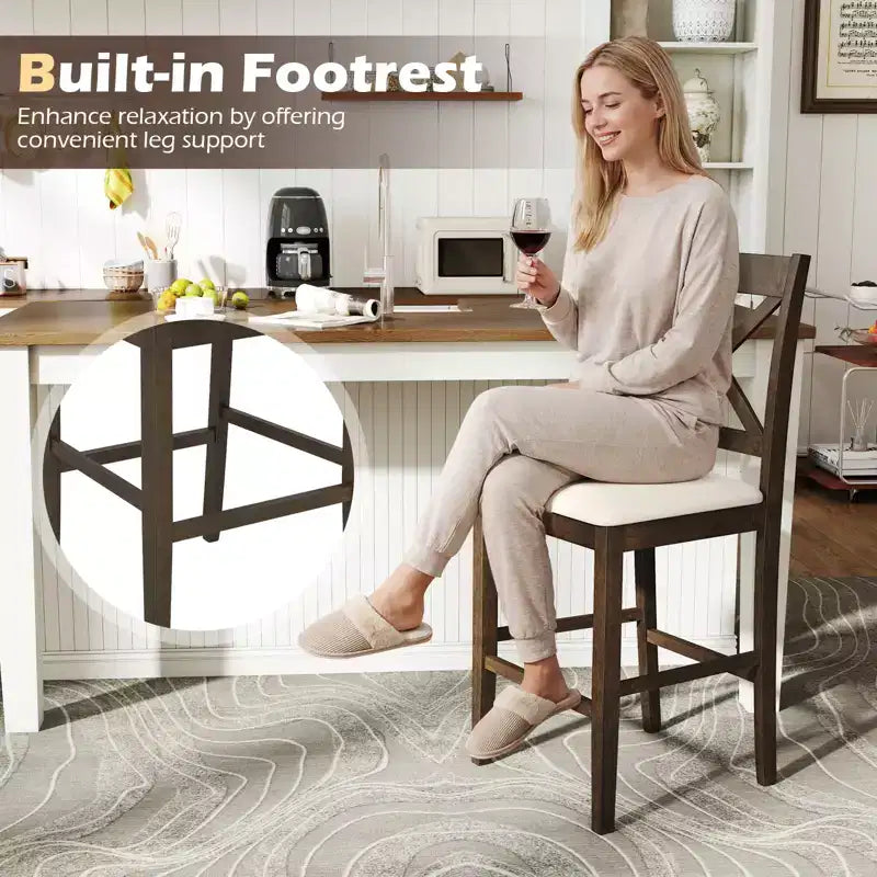 Lot de 2 tabourets de bar Costway en bois d'hévéa avec dossier en X, sièges rembourrés et repose-pieds (brun foncé et crème/blanc et gris)
