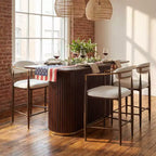 Ensemble de salle à manger moderne Christopher Knight Home Iwinie 5 pièces avec table piédestal en bois et tabourets de comptoir rembourrés en métal