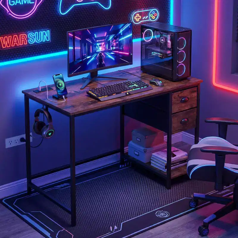 Bureau informatique Costway avec station de charge, 2 tiroirs en tissu, étagère de rangement et crochet pour casque Marron rustique et noir/Noir
