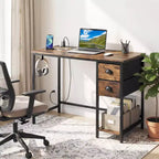 Bureau informatique Costway avec station de charge, 2 tiroirs en tissu, étagère de rangement et crochet pour casque Marron rustique et noir/Noir