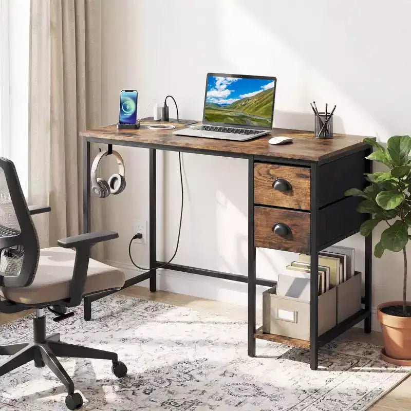 Bureau informatique Costway avec station de charge, 2 tiroirs en tissu, étagère de rangement et crochet pour casque Marron rustique et noir/Noir