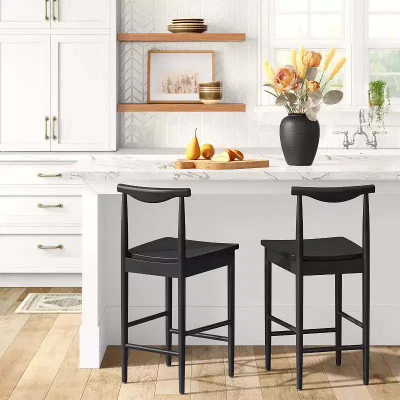 Tabouret de bar Biscoe en bois à hauteur de comptoir de 23,94 po avec repose-pieds noir - ThresholdMC