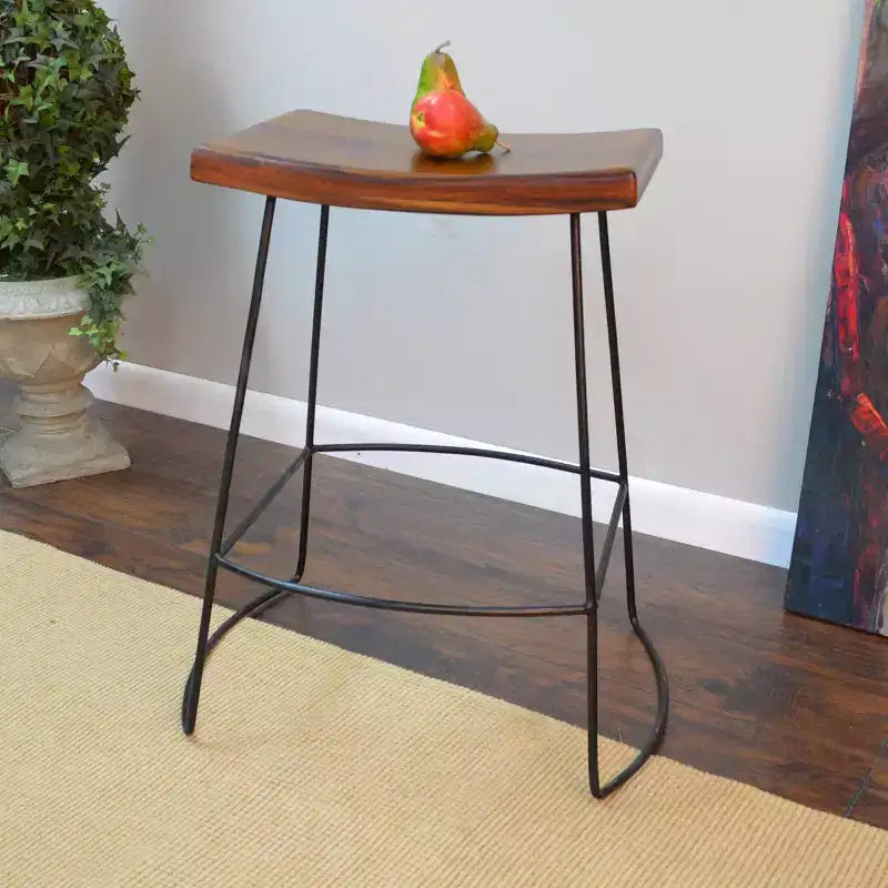 Carolina Living - Lot de 2 tabourets de bar hauteur comptoir Portia 61 cm, assise selle, métal/châtaignier : Bois de manguier, entretien dépoussiérage à sec, sans dossier