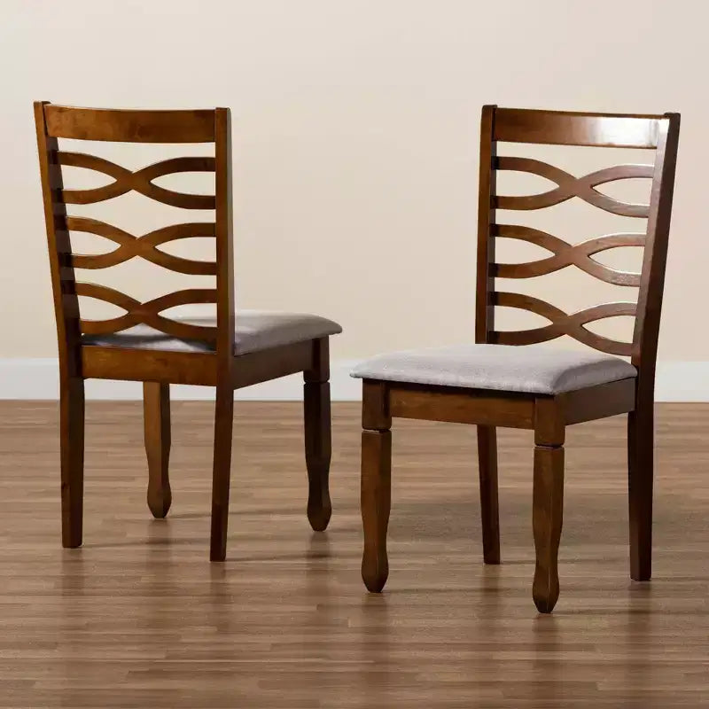 Lot de 2 chaises de salle à manger LanierFabric en tissu et bois Gris/Noyer - Baxton Studio : Pieds fuselés, revêtement en polyester