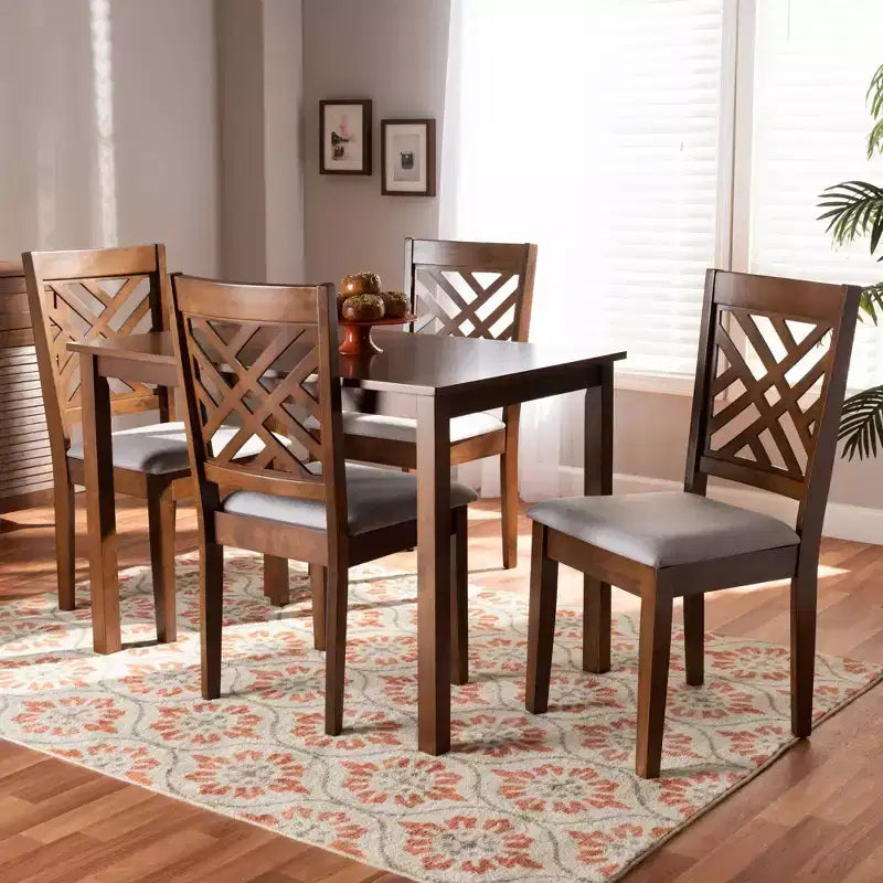 Ensemble de salle à manger 5 pièces en tissu Caron et bois, gris/noyer - Baxton Studio : Table moderne en bois d'hévéa et 4 chaises sans accoudoirs rembourrées