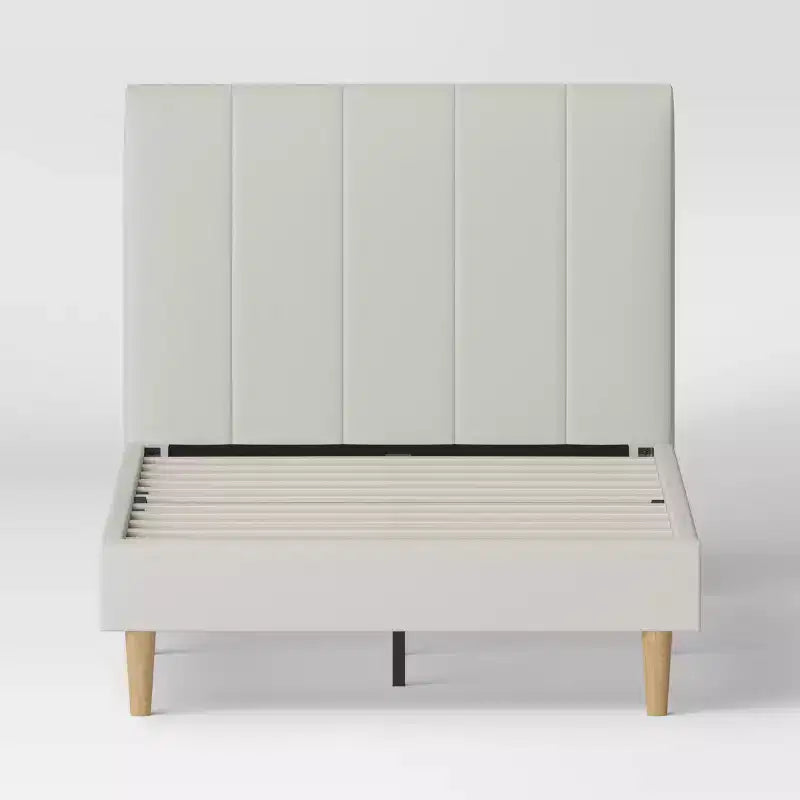 Lit jumeau crème - Room Essentials™ : Tête de lit rembourrée, Cadre en contreplaqué, Aucun sommier tapissier requis