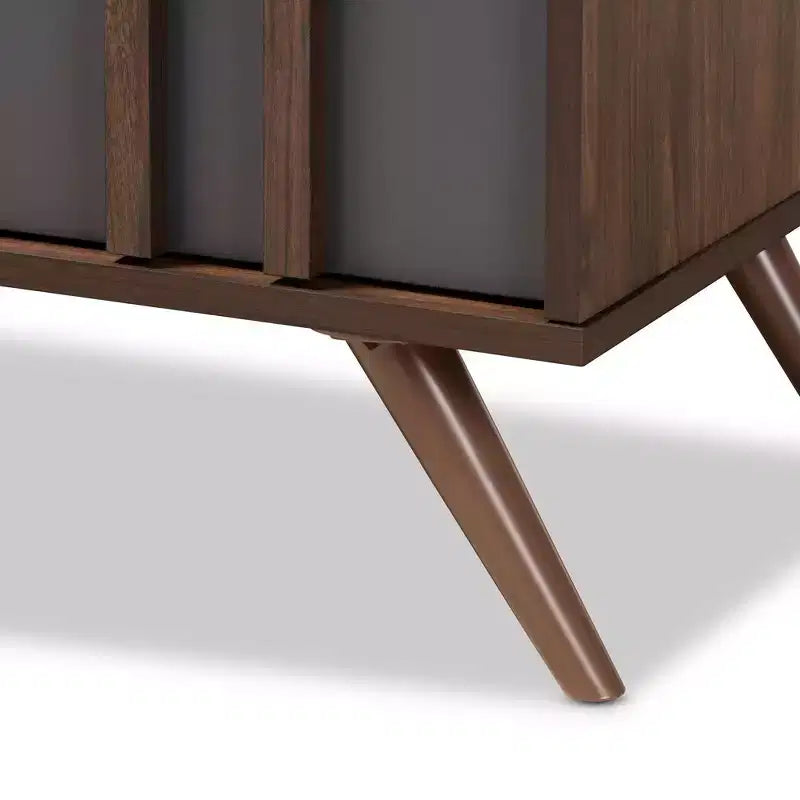 Commode à 5 tiroirs Naoki en bois gris/noyer - Baxton Studio : Rangement moderne, pieds évasés