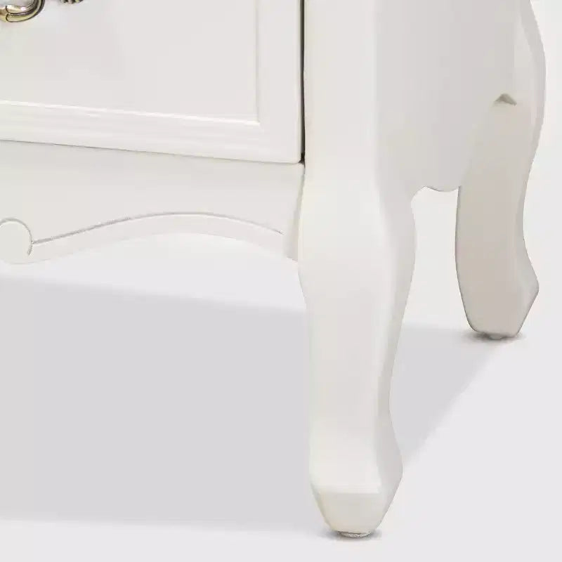 Commode d'appoint Amalie à 4 tiroirs Blanc/Chêne - Baxton Studio : Style Provincial Français, Poignées en Laiton, Entièrement Assemblée