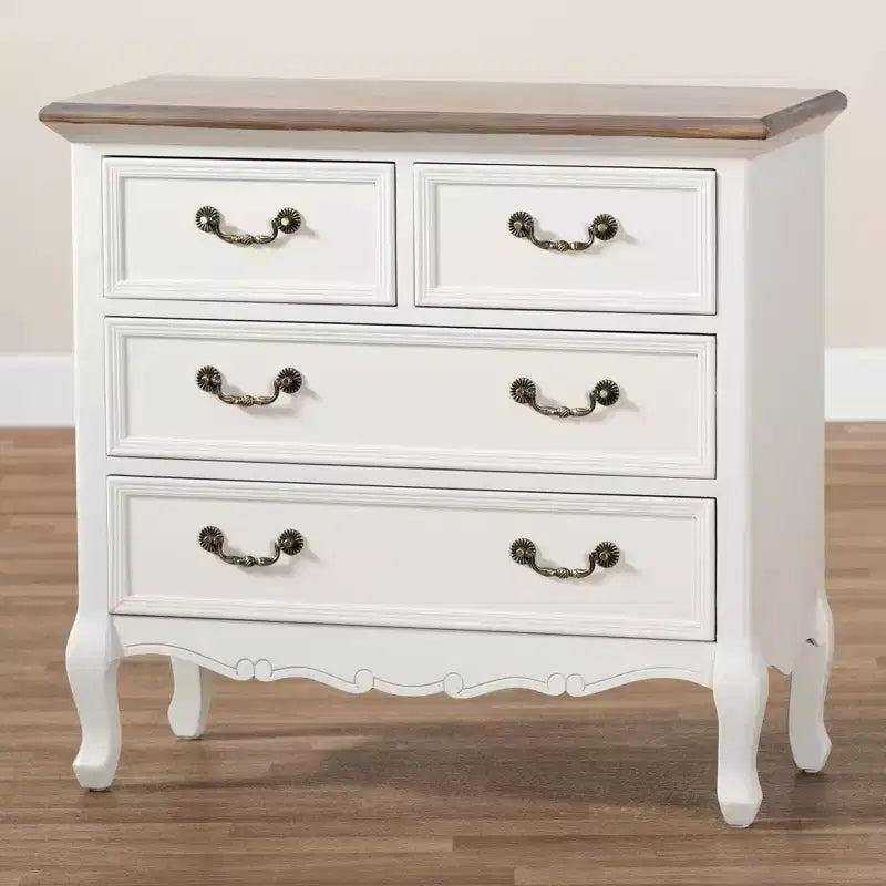 Commode d'appoint Amalie à 4 tiroirs Blanc/Chêne - Baxton Studio : Style Provincial Français, Poignées en Laiton, Entièrement Assemblée
