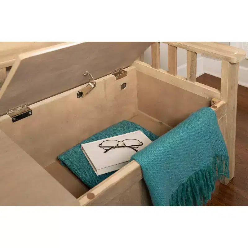 Banc de rangement en bois massif Linon Aria de 132 cm avec dossier et siège fendu, finition marron : Meuble d'entrée