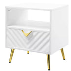 Tables d'appoint Gaines 20" Blanc Brillant - Meubles Acme : Design Mid-century, Pieds en Métal Doré, Étagère de Rangement