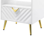 Tables d'appoint Gaines 20" Blanc Brillant - Meubles Acme : Design Mid-century, Pieds en Métal Doré, Étagère de Rangement