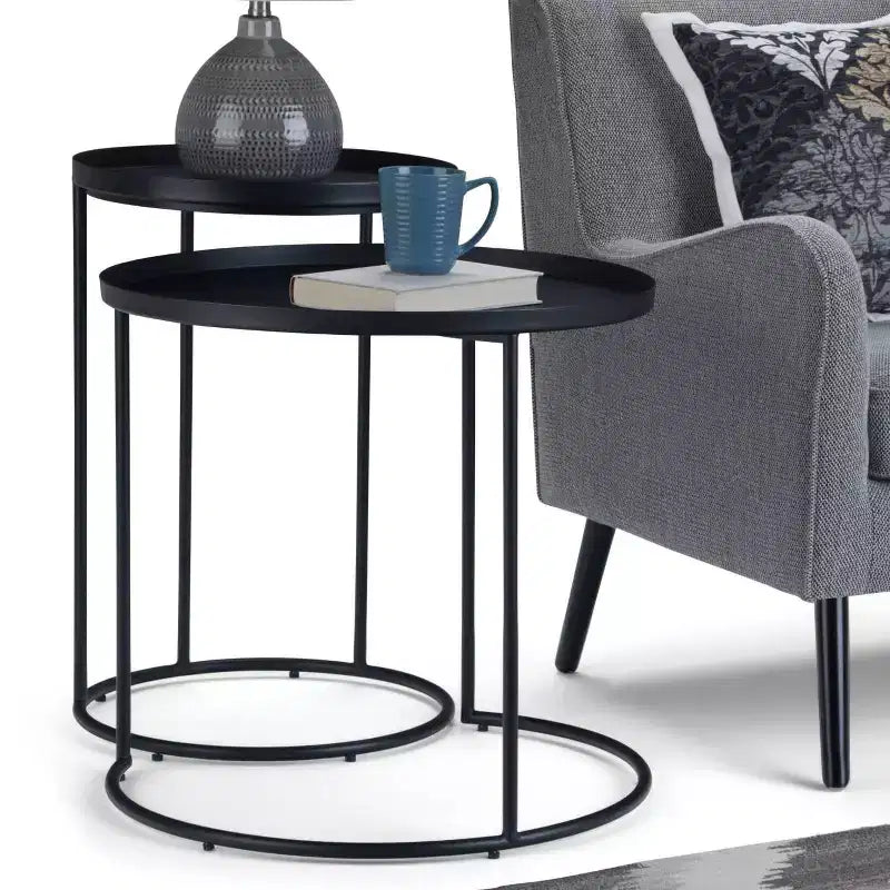Table gigogne en métal Lipton 2 pcs noir - WyndenHall : style industriel, ronde, plateau amovible, pieds élégants
