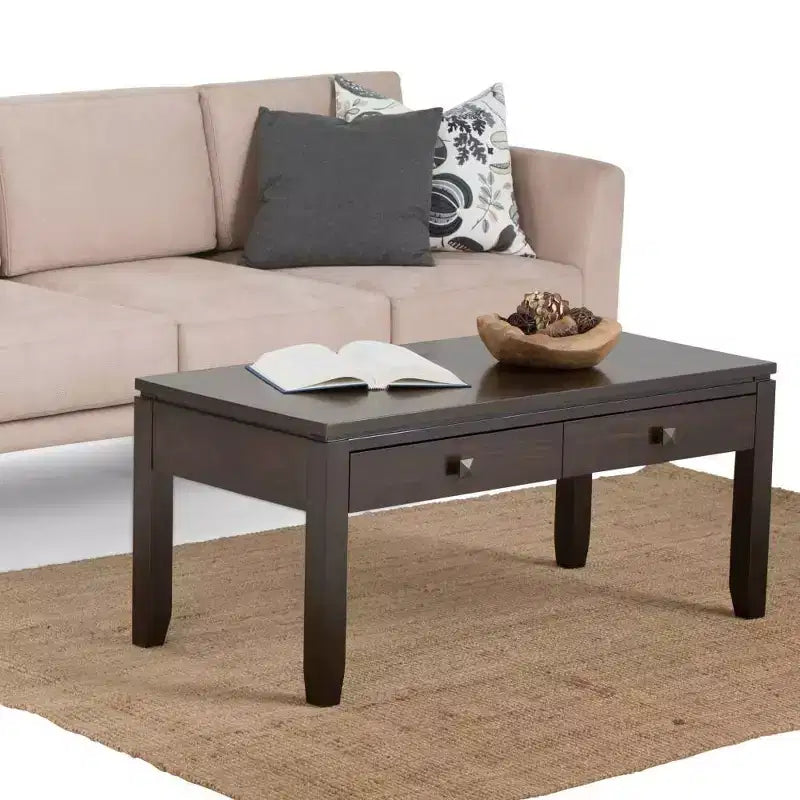 Table basse Essex 42 po, brun acajou - WyndenHall
