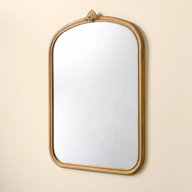 Miroir mural décoratif en bois sculpté de 61 x 81 cm - Hearth & Hand™ avec Magnolia