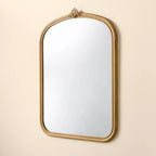 Miroir mural décoratif en bois sculpté de 61 x 81 cm - Hearth & Hand™ avec Magnolia